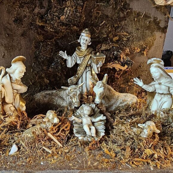 Vintage Wooden Made in Italy Christmas Nativity - Picture 2 of 11